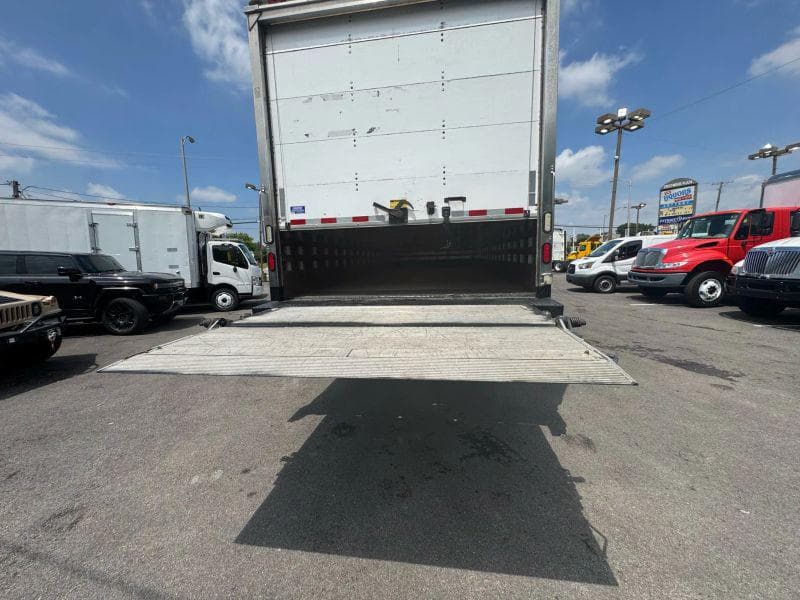 2017 International 4300 image 18