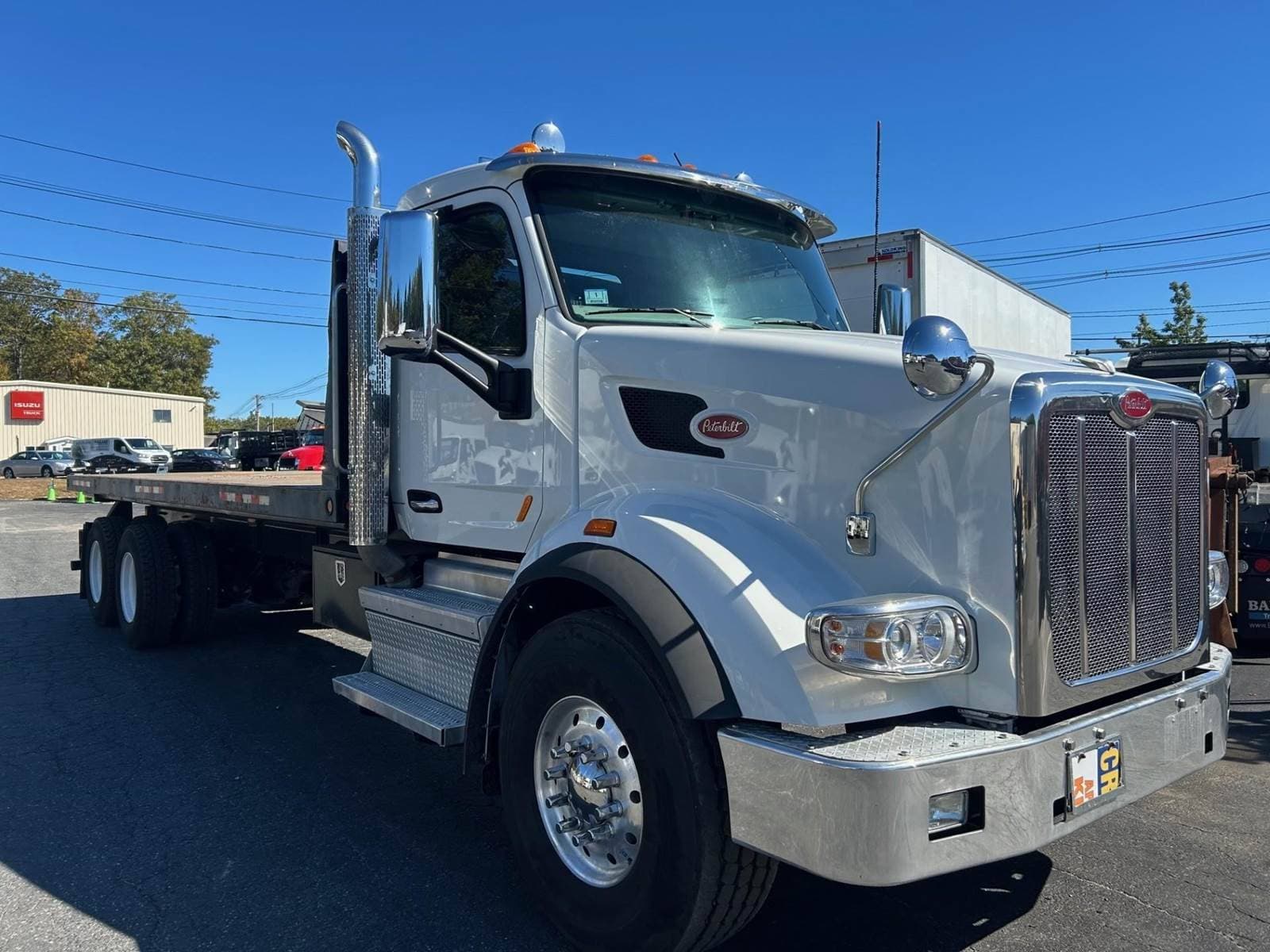 2021 Peterbilt 567 image 1