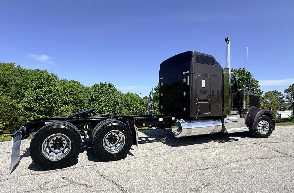 New 2027 KENWORTH W900L image 10