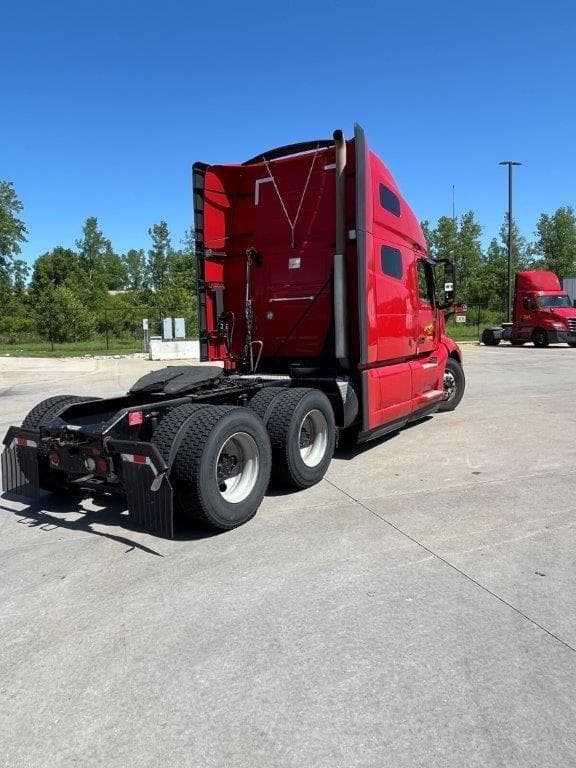 2023 Volvo VNL64T760 image 5