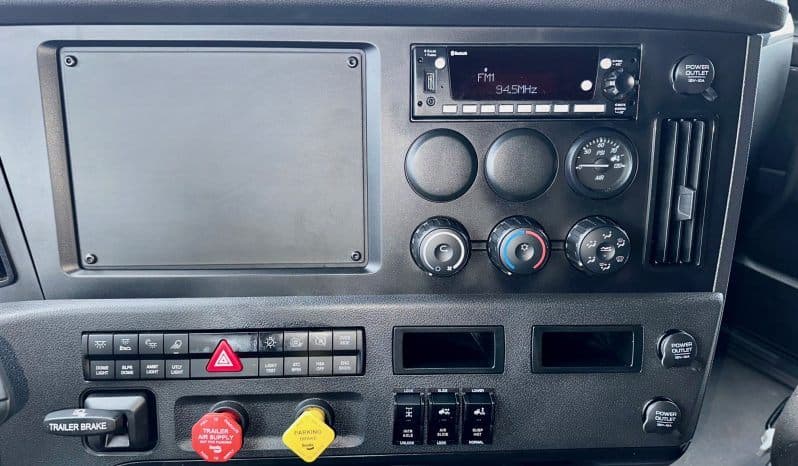 2025 Freightliner Cascadia image 12