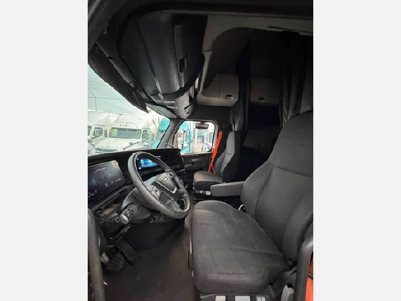 2024 Freightliner Cascadia 126 image 3