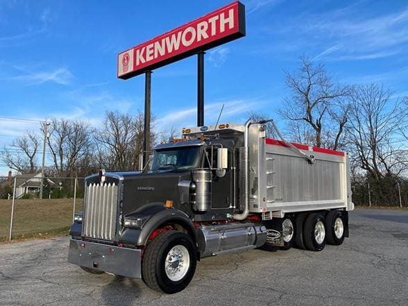 2021 Kenworth W900 image 1