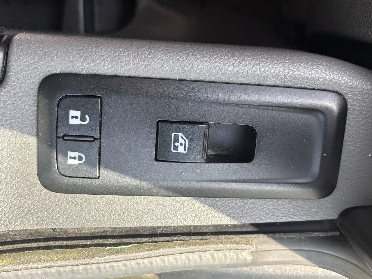 2018 International LT625 image 21