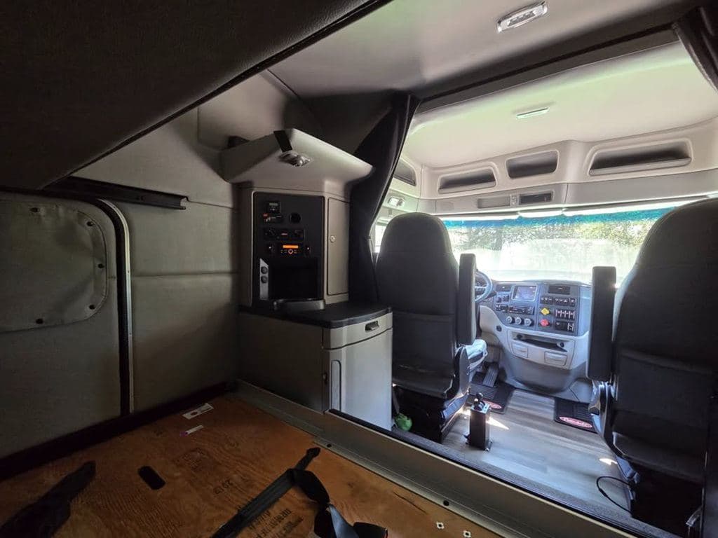 Used 2021 PETERBILT 567 image 30