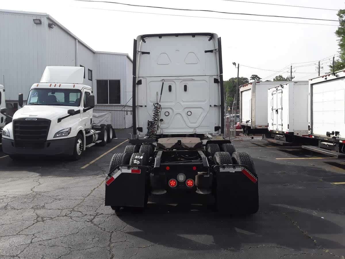 Used 2019 FREIGHTLINER Conventional - Sleeper Truck - CASCADIA 125 image 4