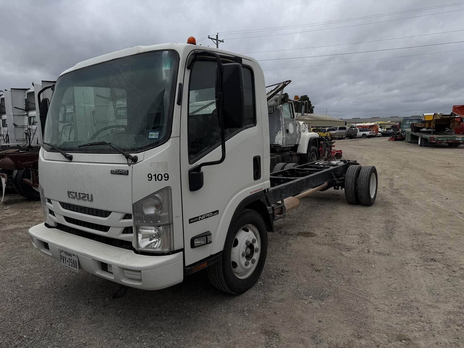 2021 Isuzu NPR/NPR-HD image 2