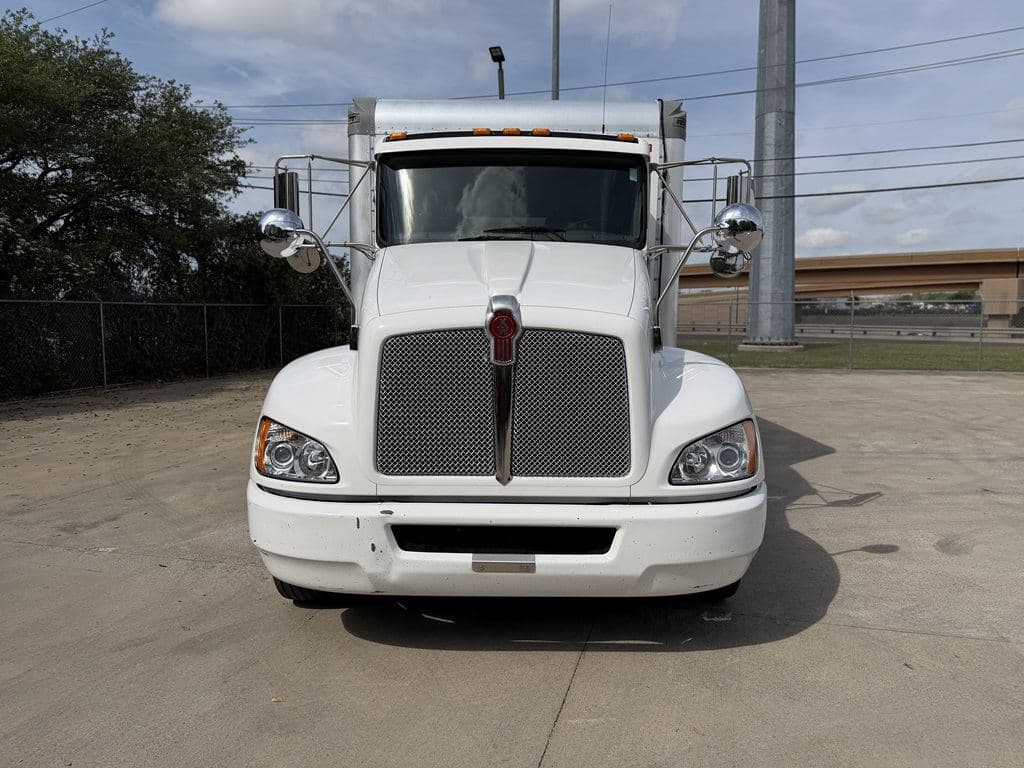 Used 2023 KENWORTH T270 image 8