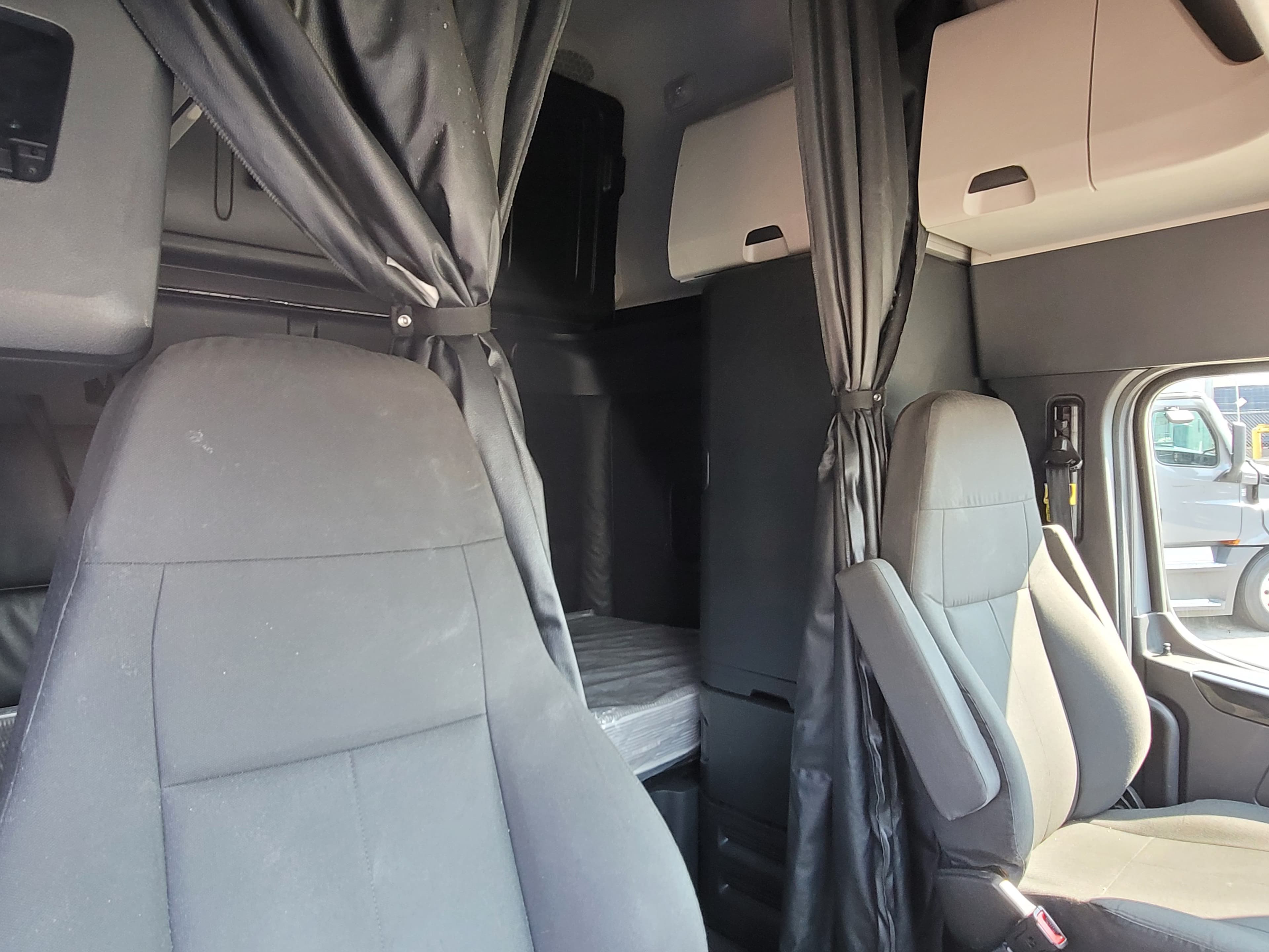 2024 Freightliner Cascadia 126 image 9