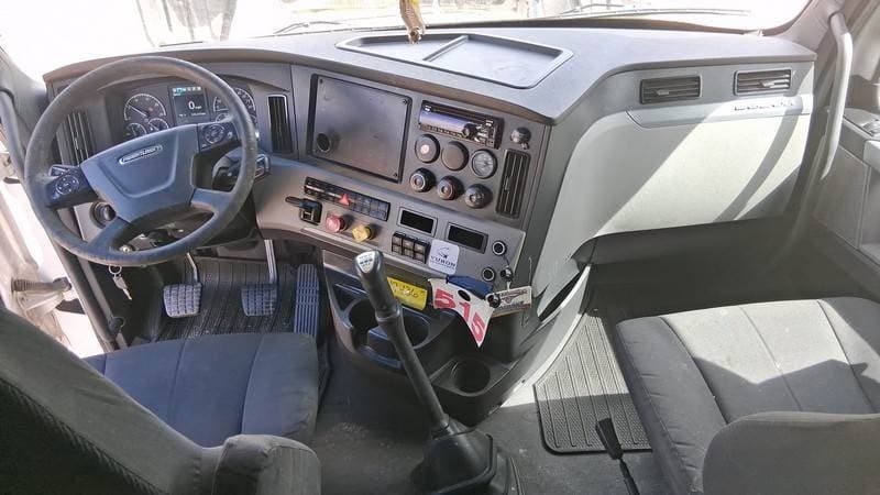 2020 Freightliner Cascadia image 3