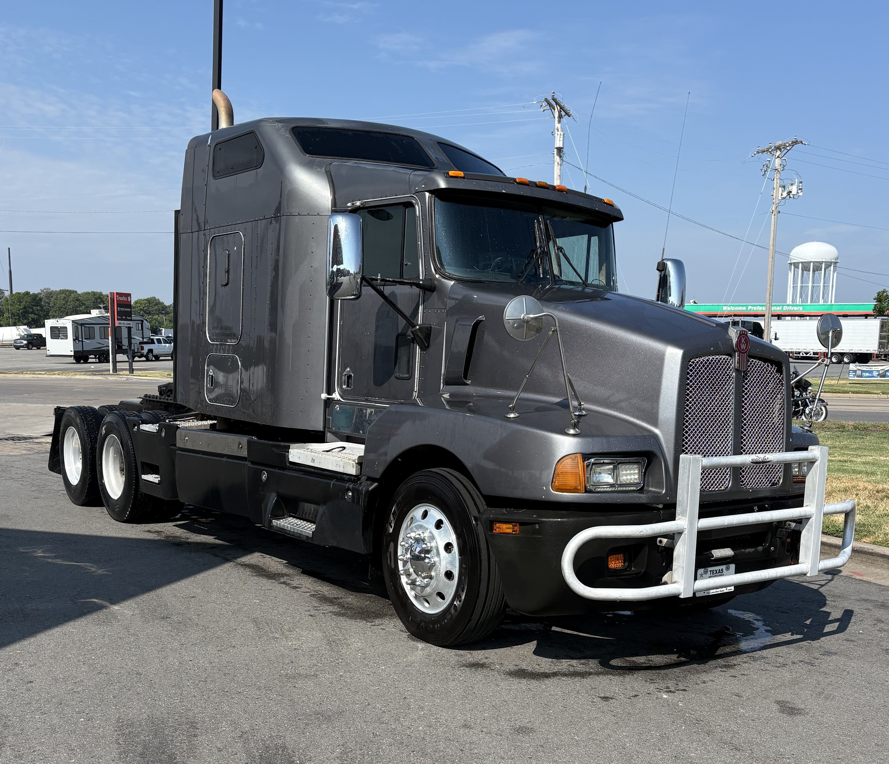 1999 Kenworth T600 image 1