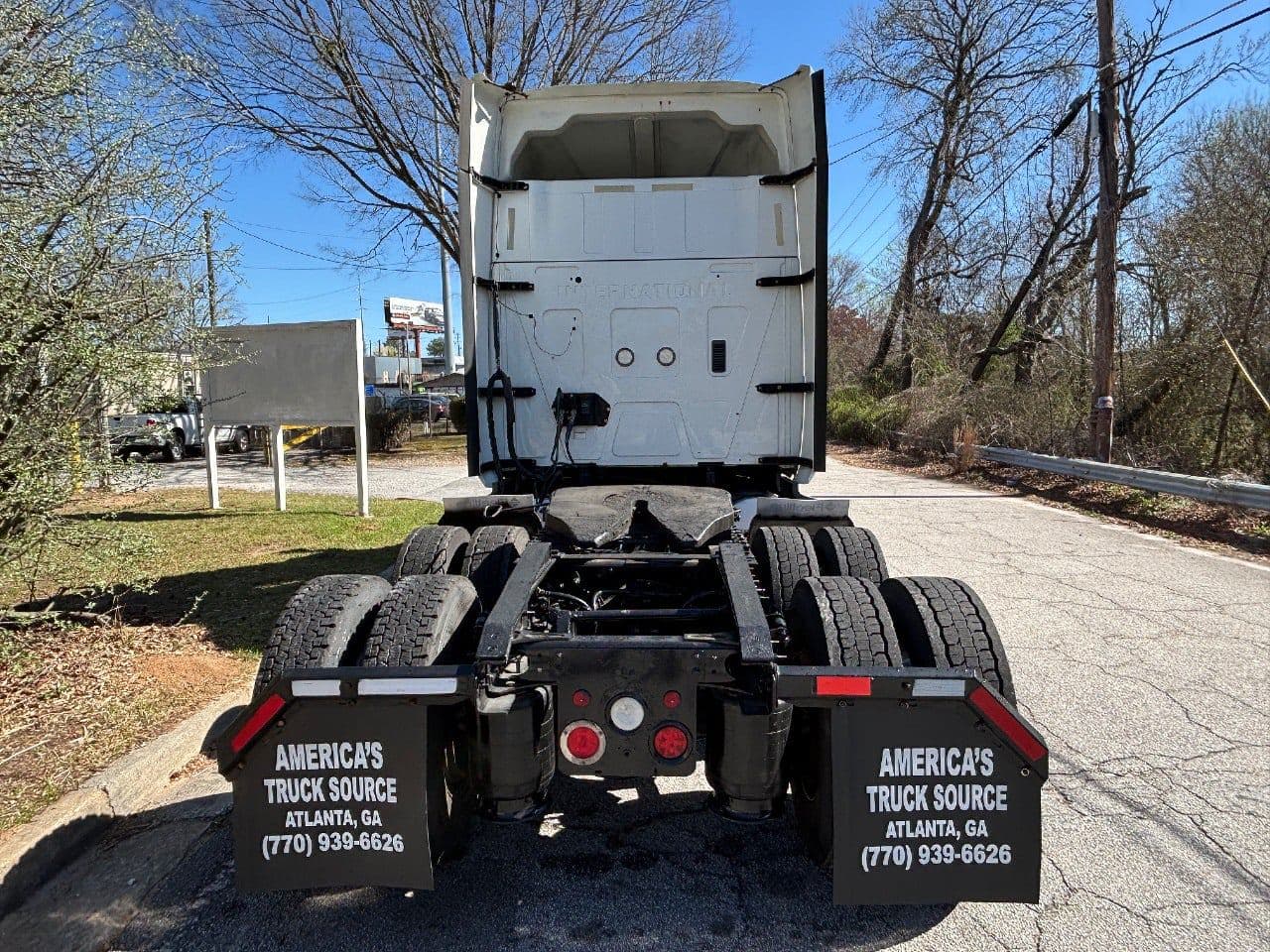 2018 International LT625 image 26