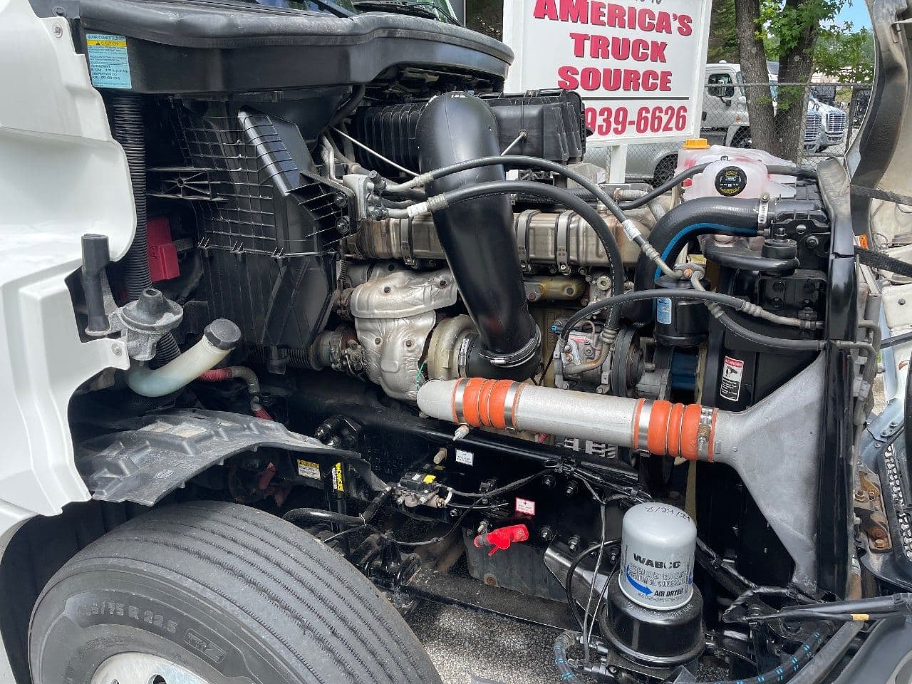 2019 Freightliner Cascadia 126 image 31