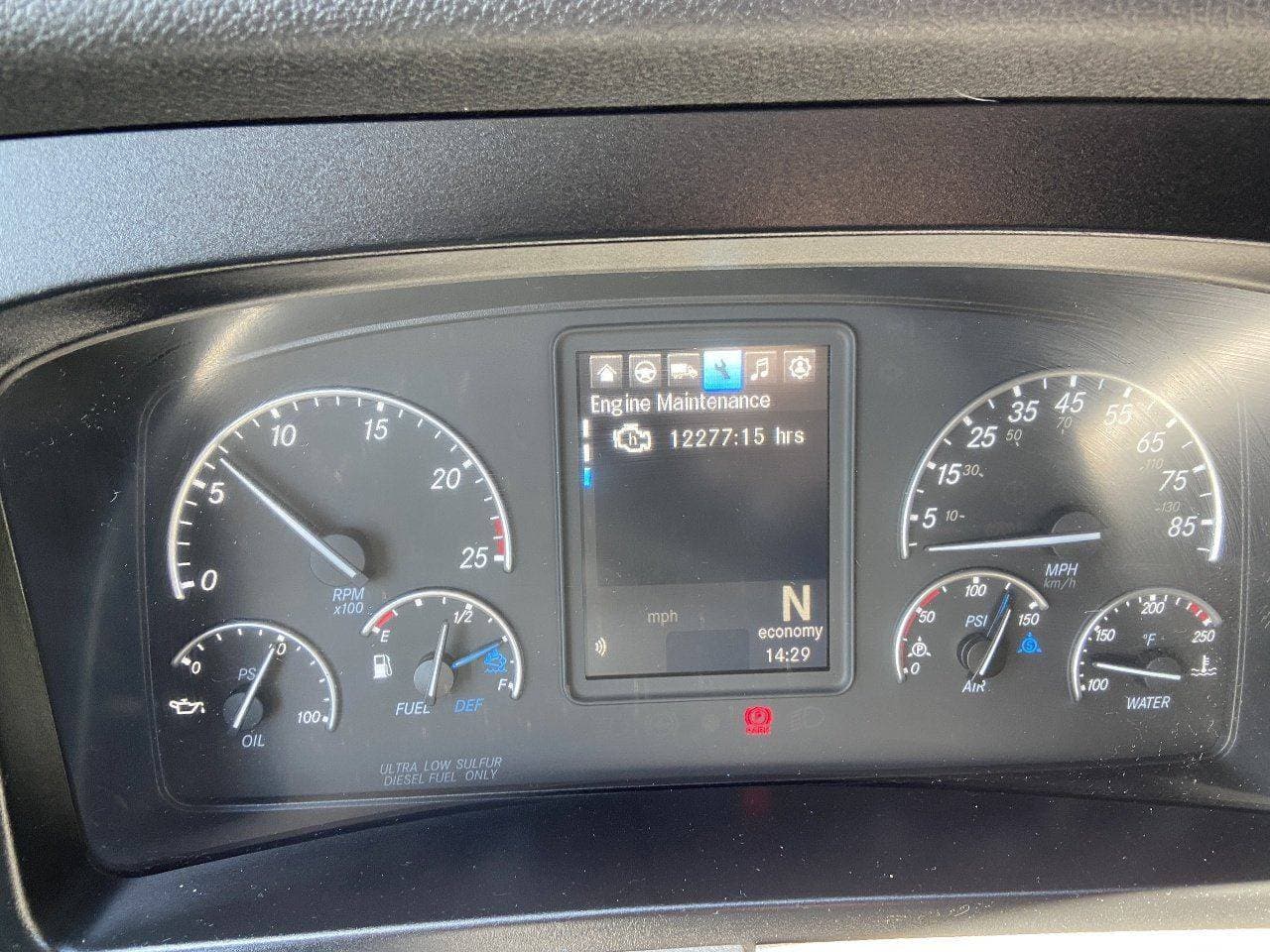 2022 FREIGHTLINER Cascadia CA126 ** Tandem Axle Sleeper image 10