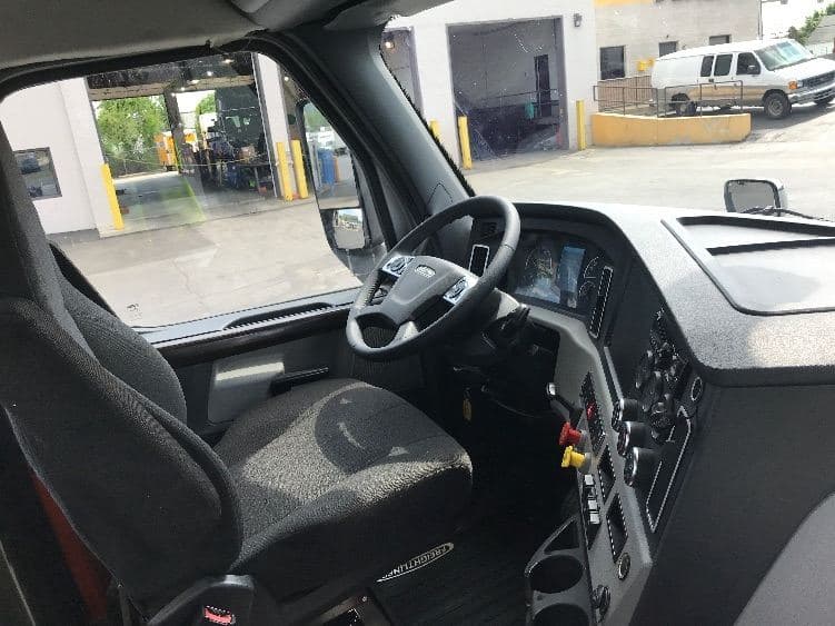 2020 Freightliner Cascadia 126 image 14