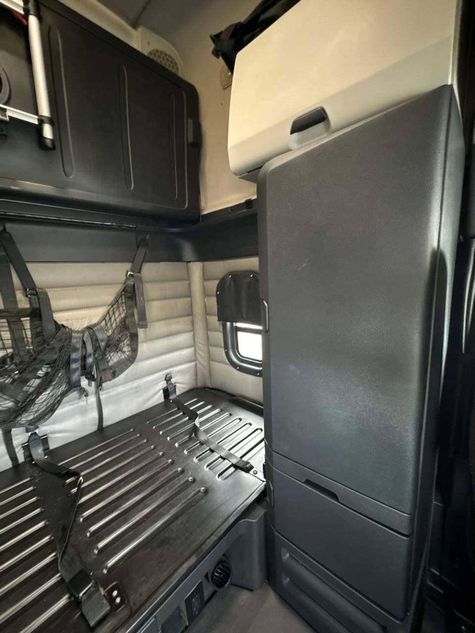 2022 Freightliner Cascadia 126 image 17