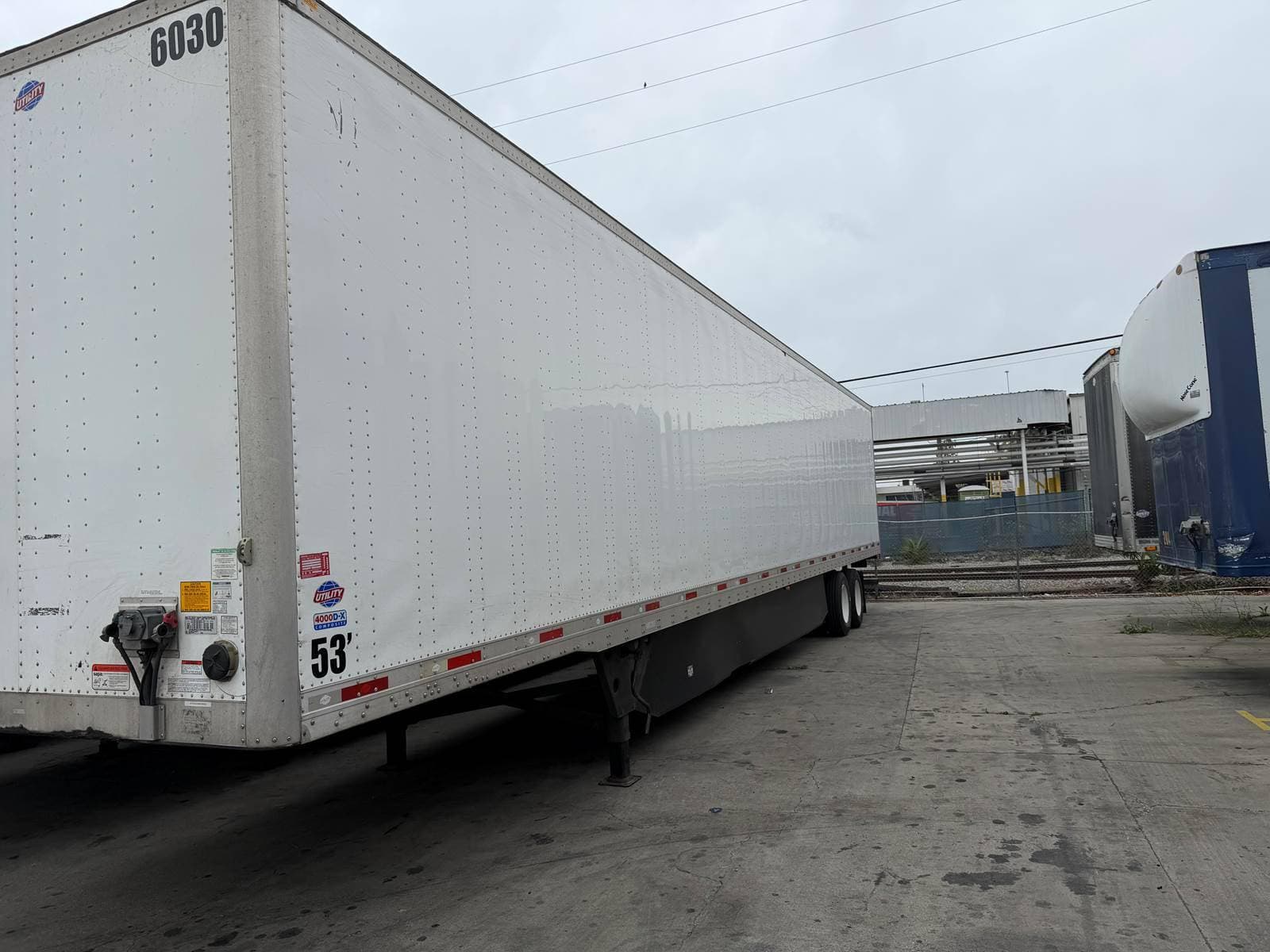 2021 Utility 53' Dry Van Trailer image 2