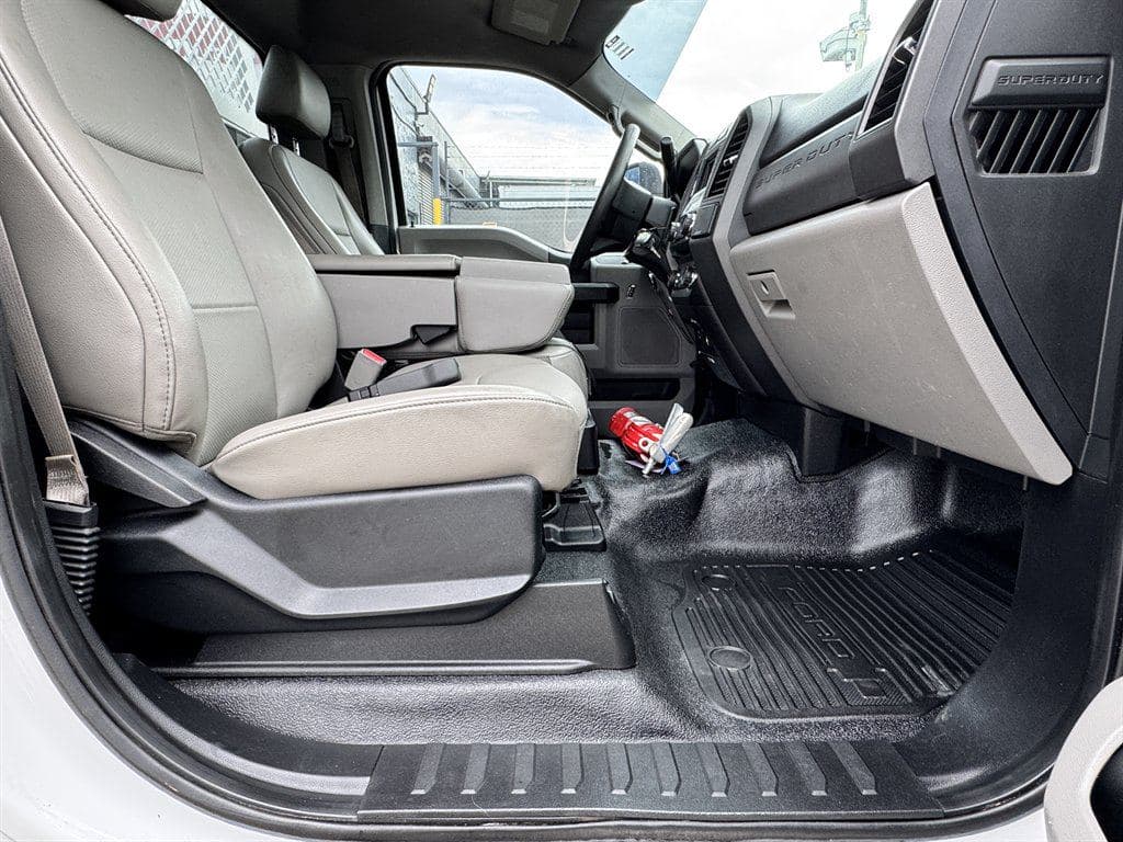 2017 Ford F550 image 54