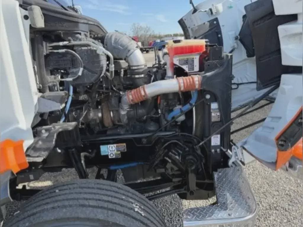 2023 Peterbilt 567 image 7