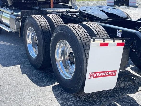 2026 Kenworth T880 image 17