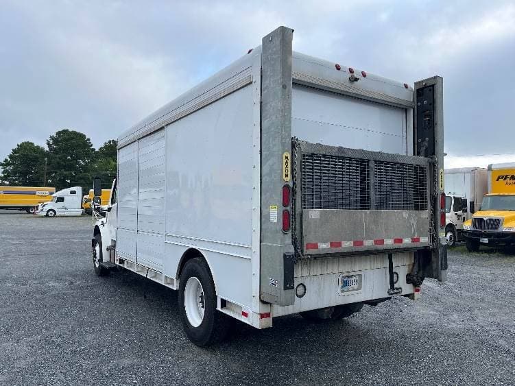 2021 Freightliner M2 image 10