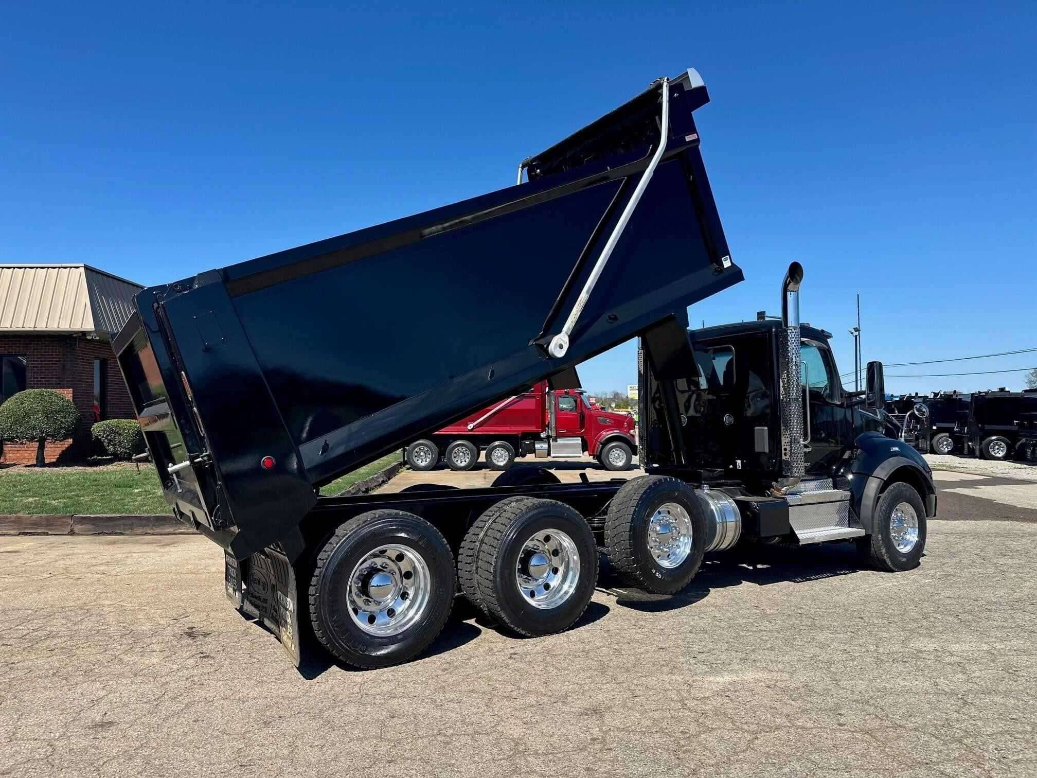 2023 Kenworth T880 image 3
