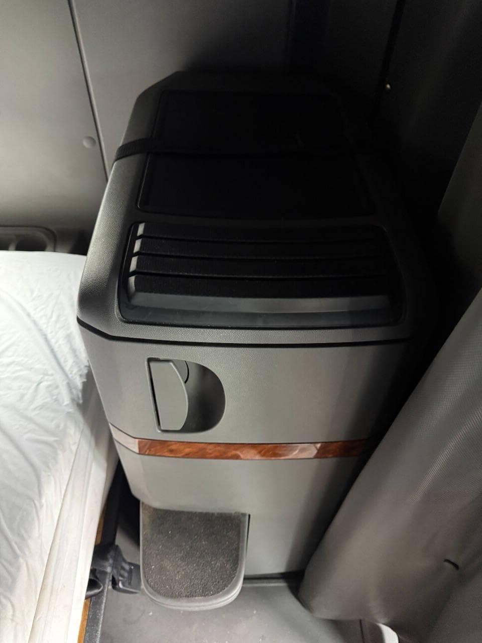 2022 International LT625 image 32