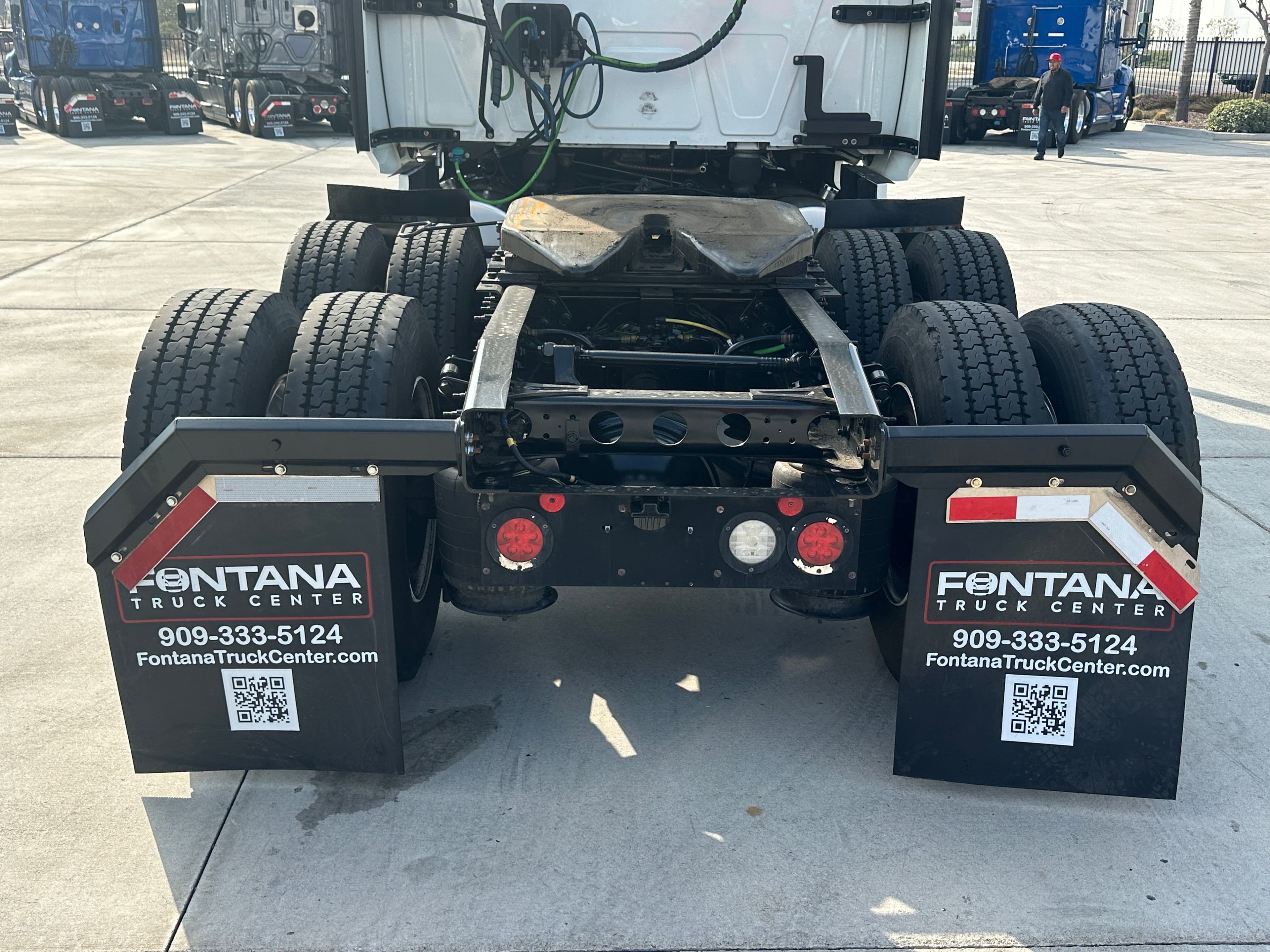 2022 International LT image 15