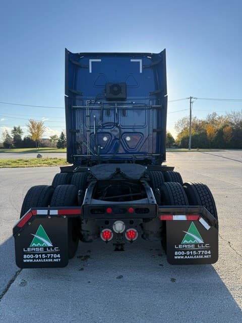 2022 Freightliner Cascadia image 6