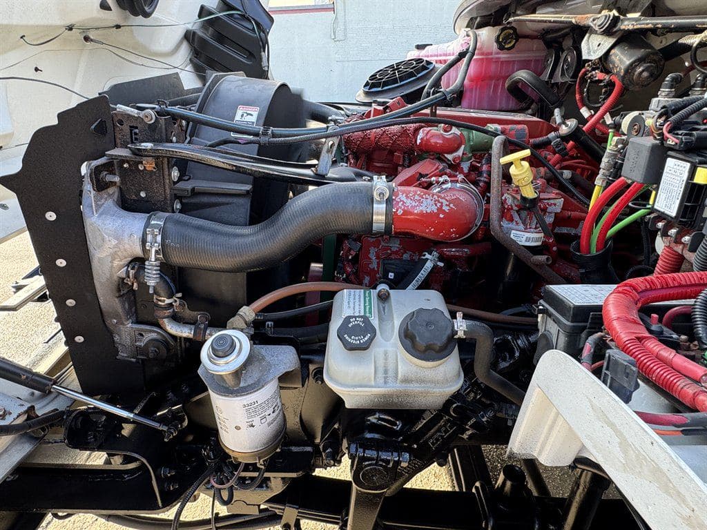2015 Freightliner M2 106 image 42