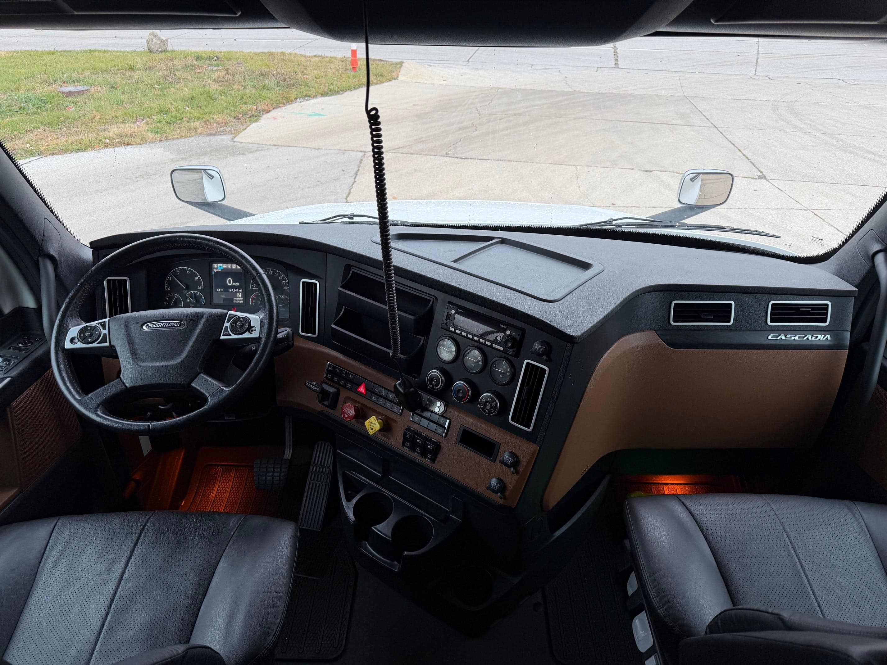 2023 Freightliner Cascadia image 7