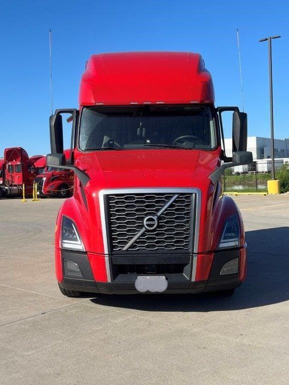 2023 Volvo VNL64T760 image 1