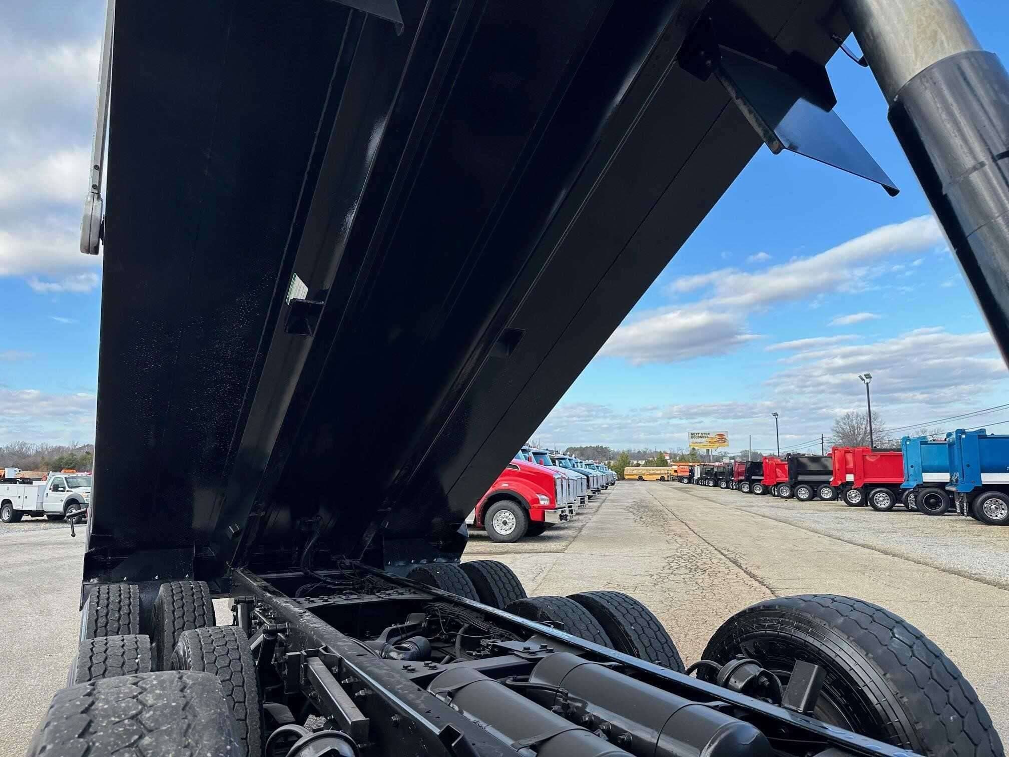 2023 Kenworth T880 image 6