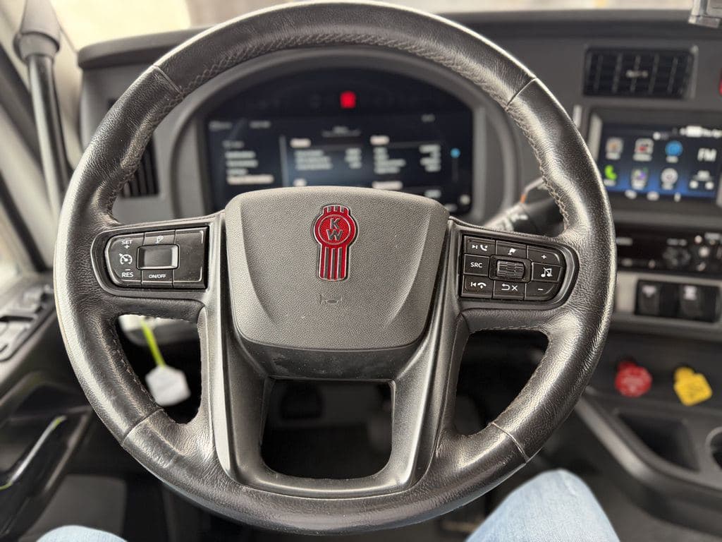 Used 2024 KENWORTH T880 image 21