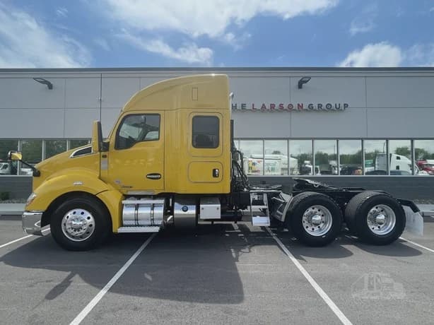 2021 Kenworth T680 image 2