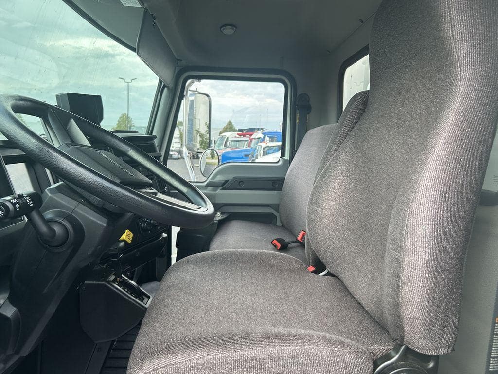 2020 Hino 338 image 11