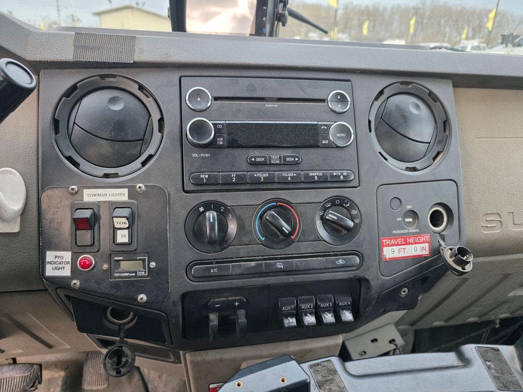 2009 Ford F-550SD XL DRW Bucket Crane image 23