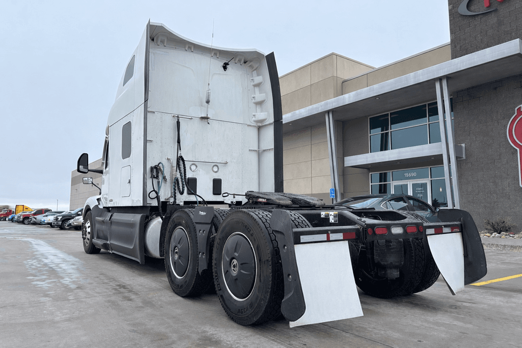 Used 2023 PETERBILT 579 image 8