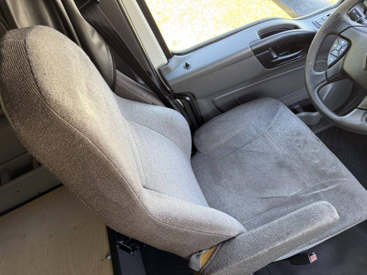 2018 International LT625 image 12