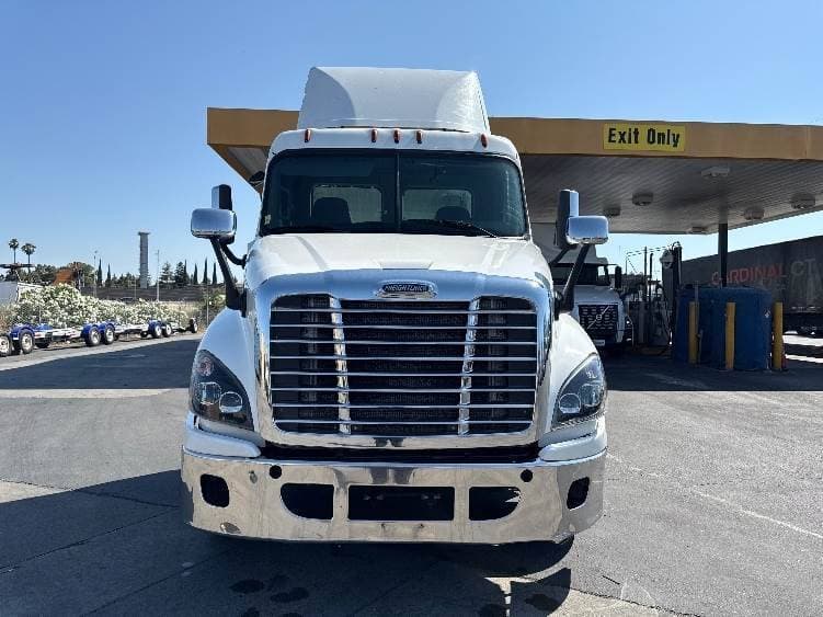 2018 Freightliner Cascadia image 10
