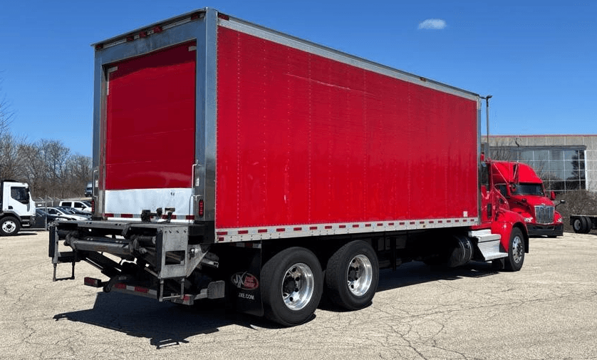 2020 Kenworth T370 image 8