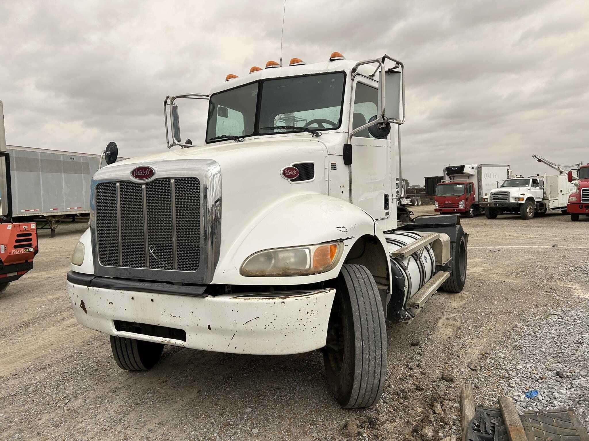 2015 Peterbilt 382 image 1