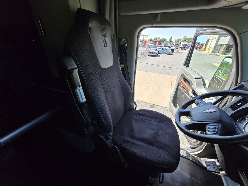 Used 2022 KENWORTH T880 image 16