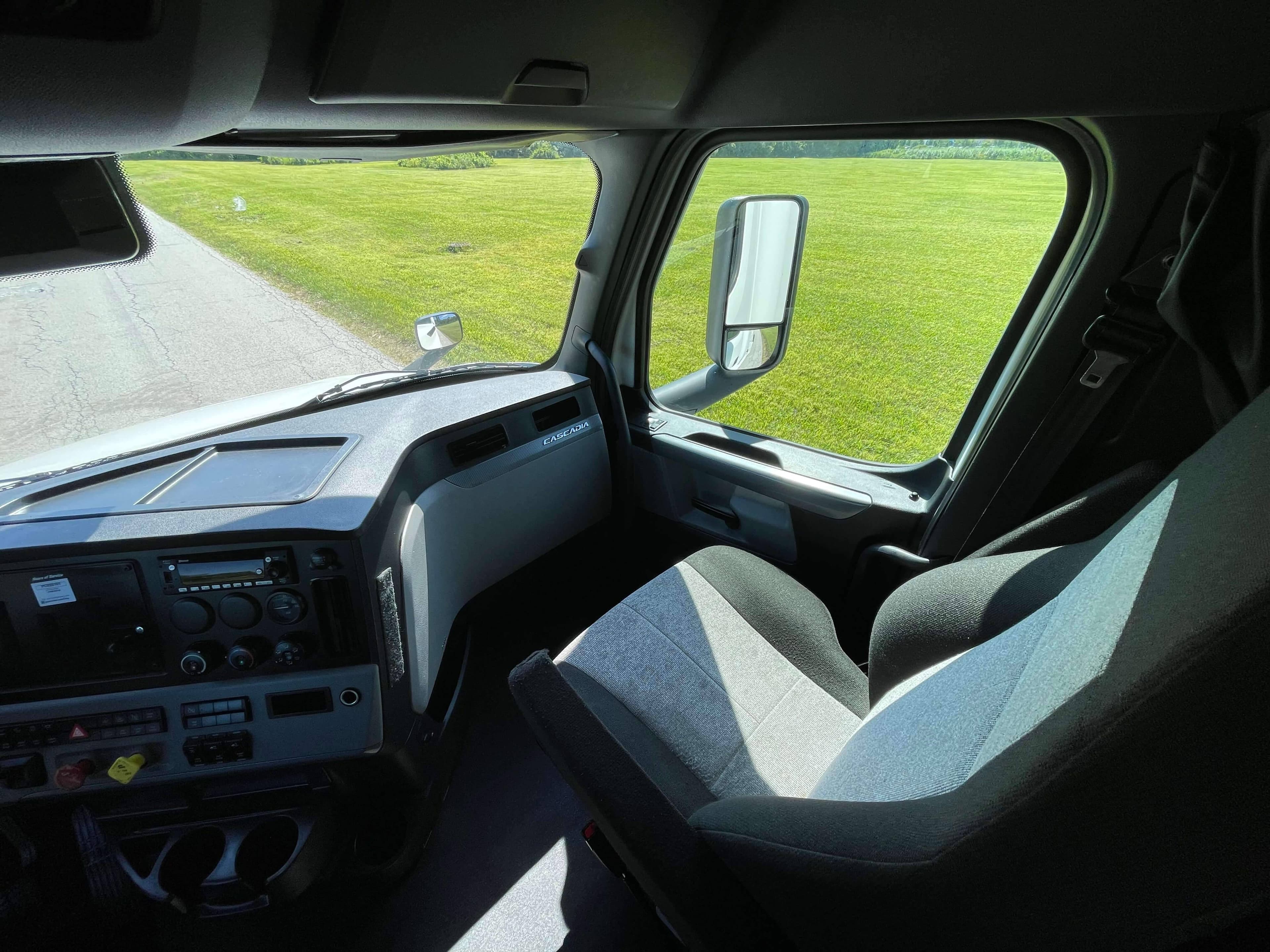2022 Freightliner Cascadia 126 image 18