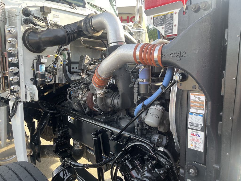 Used 2024 PETERBILT 389 image 28