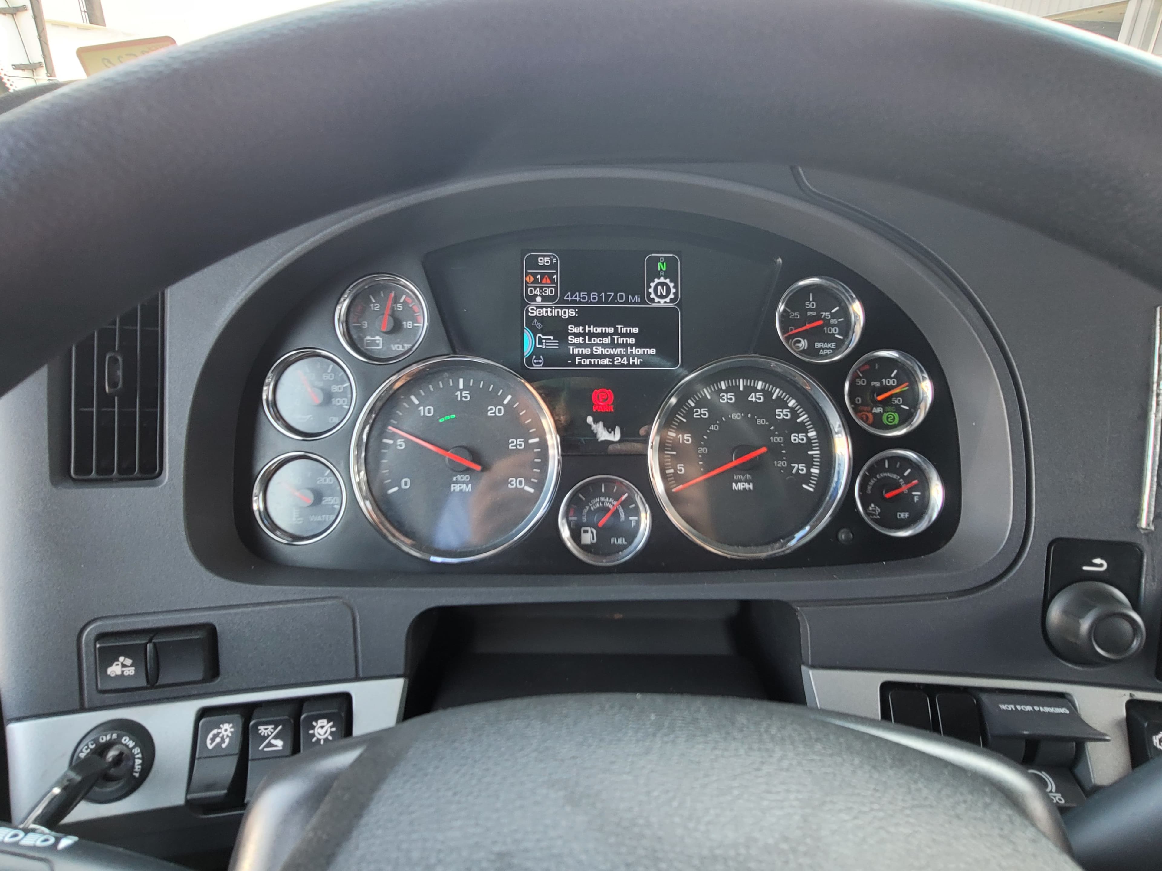 2022 Kenworth T680 image 12