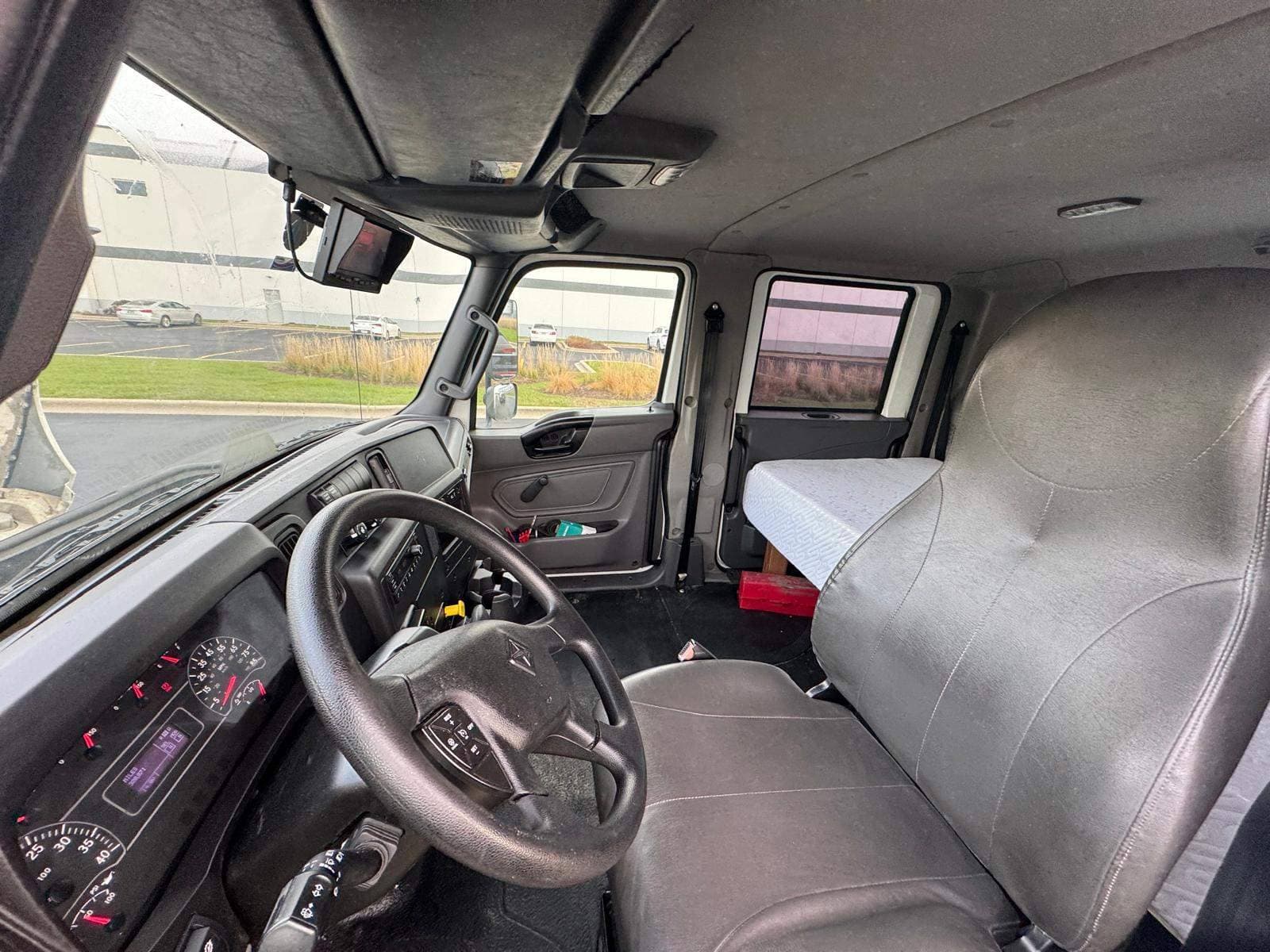 2018 International MV607 image 9
