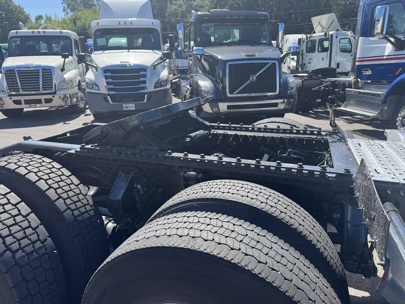 2020 Mack Anthem 64T Sleeper Semi Truck - MP8 415HP image 19