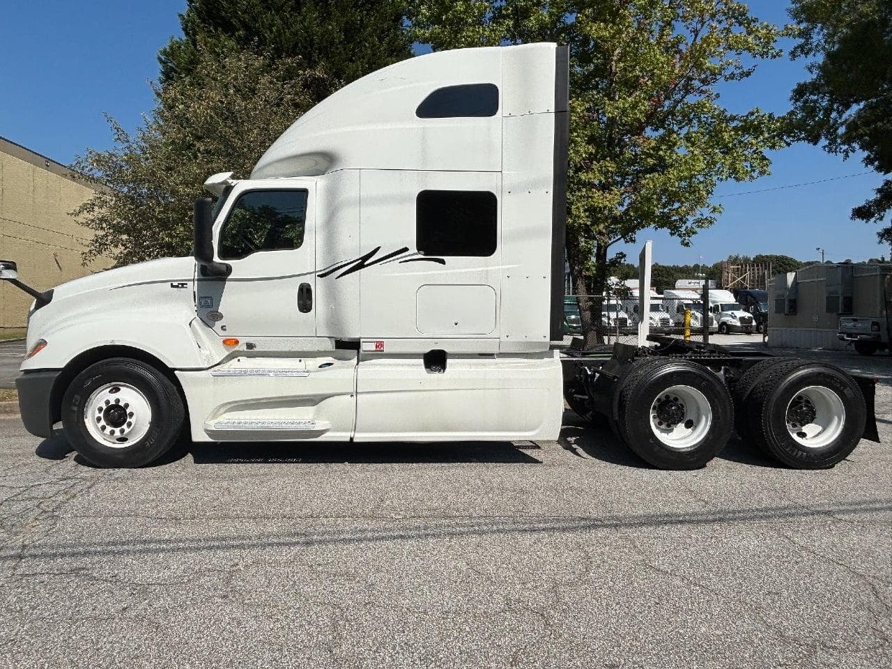 2019 International LT625 image 7