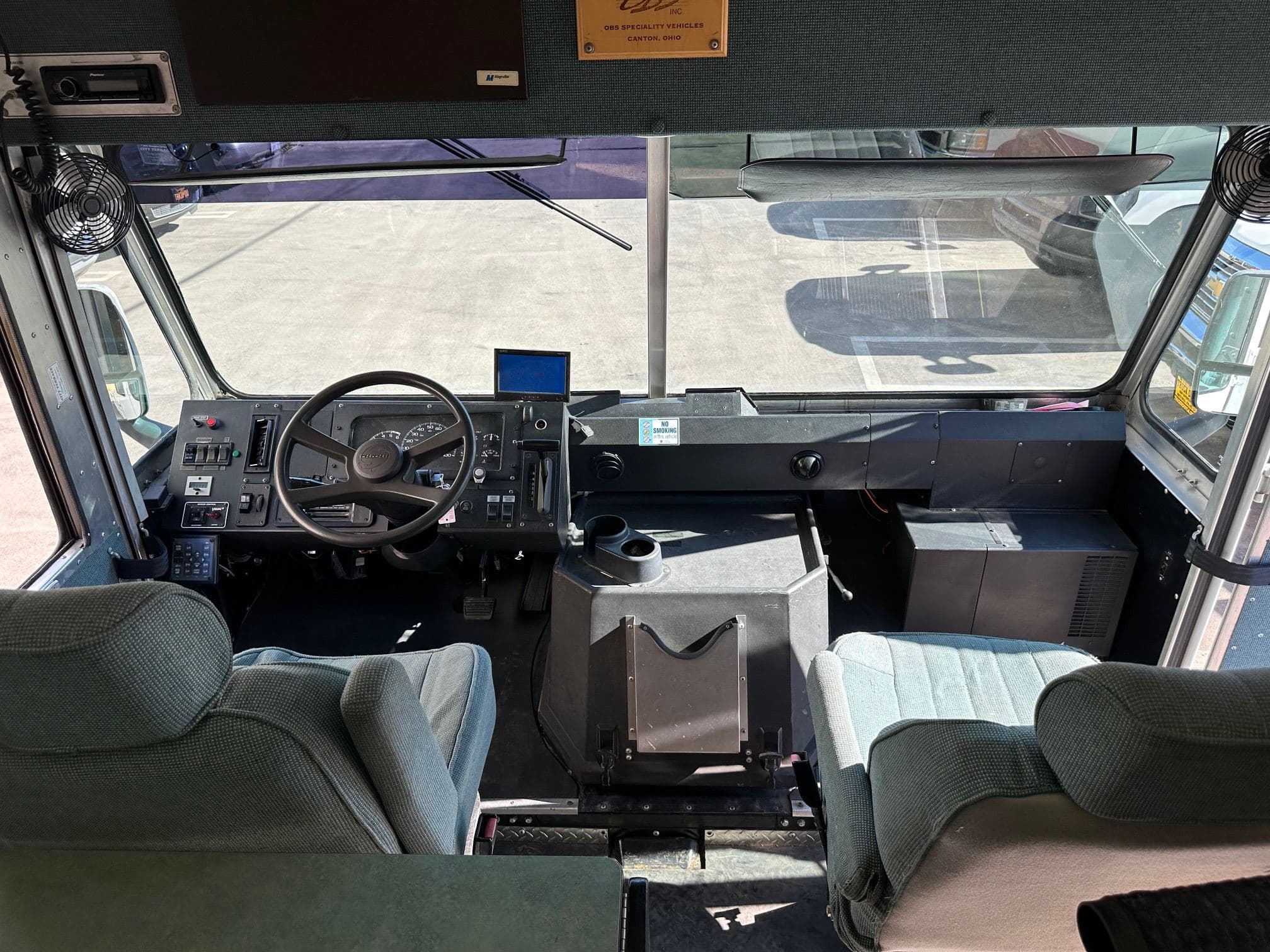 2002 WORKHORSE Step Van with Handicap Lift image 36